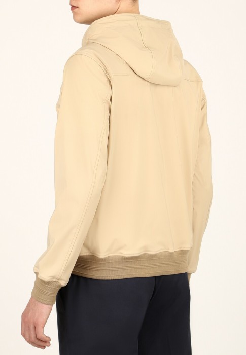 Товар бежевого цвета с внутренней стороны