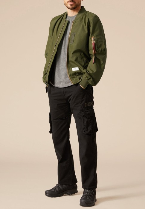 ветровка  от бренда alpha industries вид слева