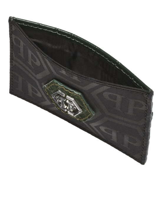 Товар черного цвета с внутренней стороны