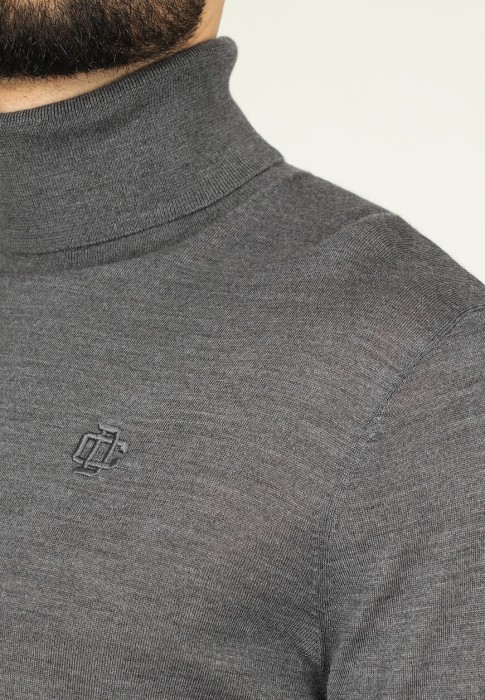 Товар серого цвета с внутренней стороны