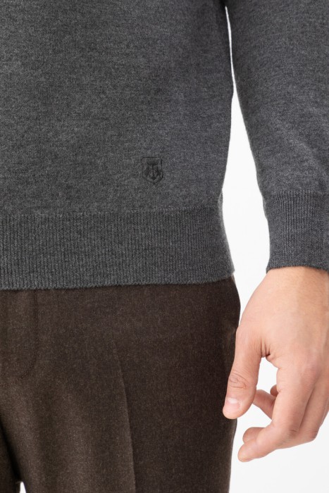 Товар серого цвета с внутренней стороны