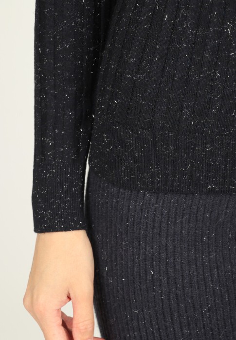 Товар синего цвета с внутренней стороны