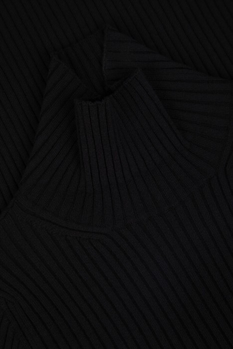 водолазка  из шерсти спереди