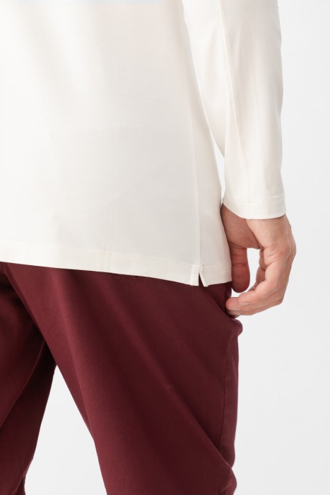 Товар белого цвета с внутренней стороны