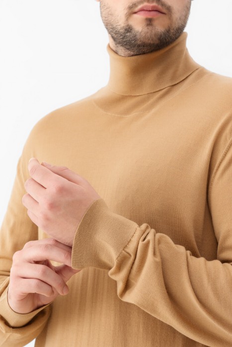 водолазка  из шерсти спереди