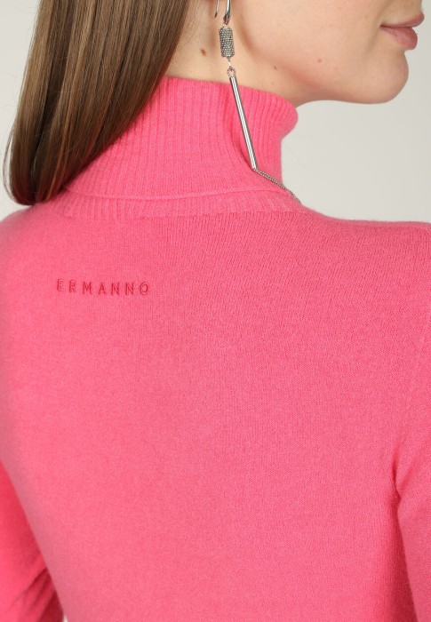 Товар розового цвета с внутренней стороны