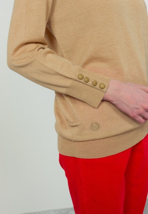 водолазка  по цене 47900 руб вид справа