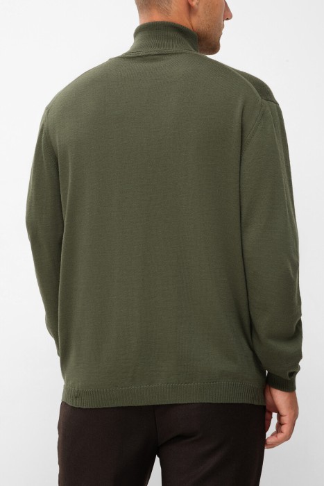 водолазка  по цене 10800 руб вид справа