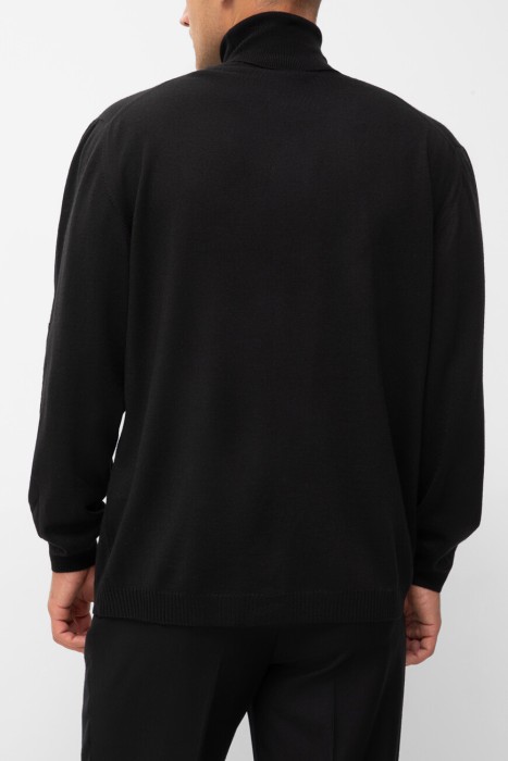 водолазка  по цене 10800 руб вид справа