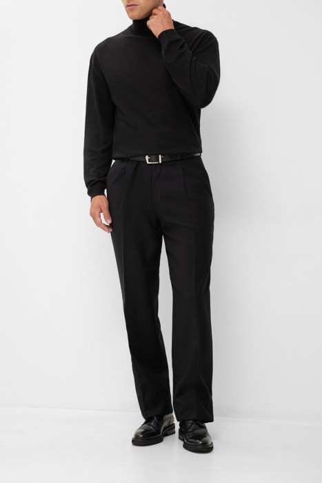 Товар черного цвета с внутренней стороны