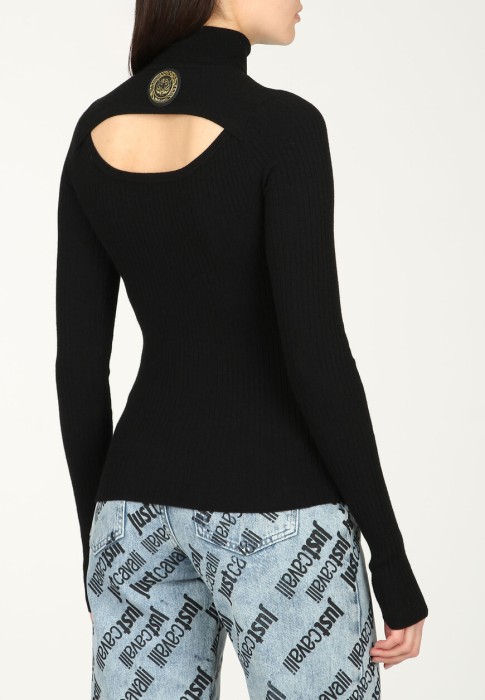 Товар черного цвета с внутренней стороны