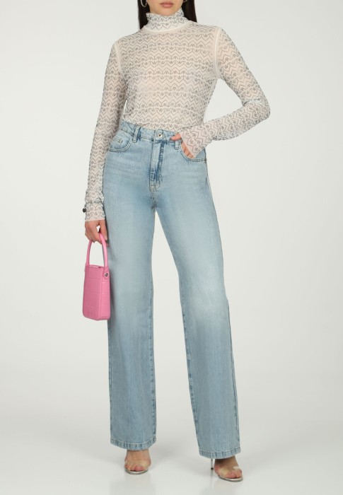 Товар белого цвета с внутренней стороны