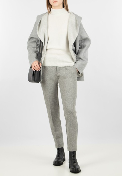 Товар белого цвета с внутренней стороны