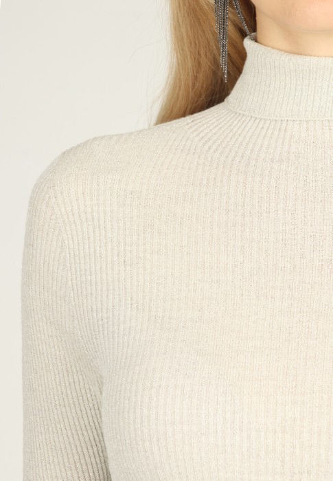 Товар серого цвета с внутренней стороны