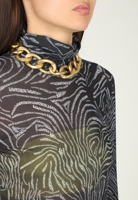 Товар черного цвета с внутренней стороны