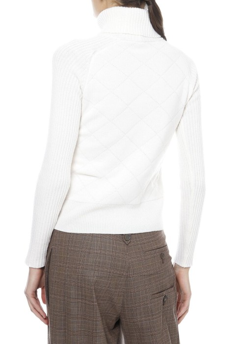 водолазка  от бренда eleventy вид слева