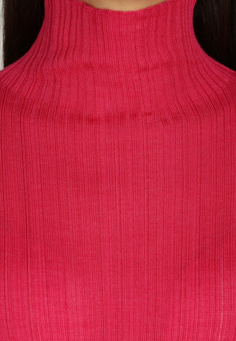 Товар красного цвета с внутренней стороны