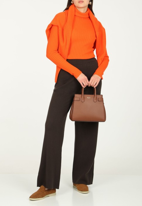 водолазка  от бренда allude вид слева