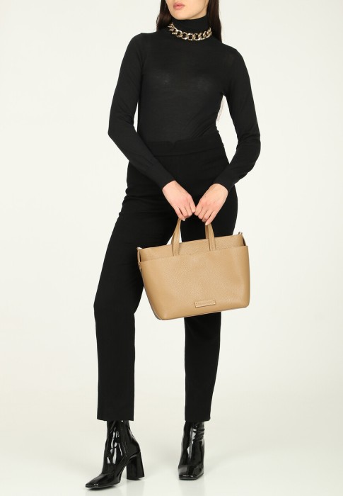 водолазка  по цене 43330 руб вид справа