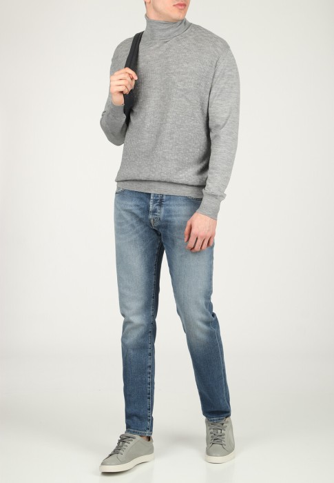 водолазка  по цене 48230 руб вид справа