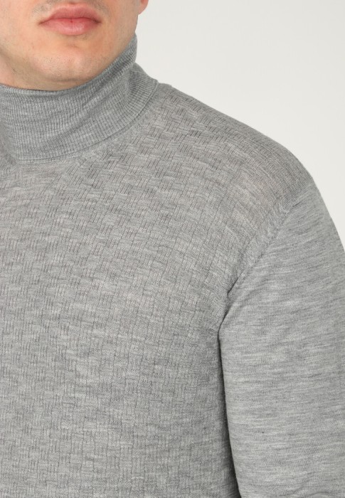 Товар серого цвета с внутренней стороны