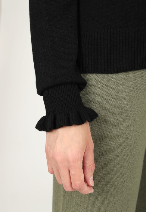 Товар черного цвета с внутренней стороны