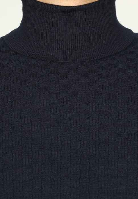 Товар синего цвета с внутренней стороны