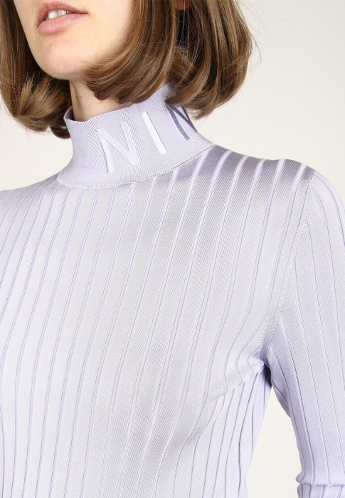 Товар фиолетового цвета с внутренней стороны