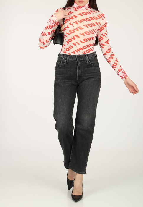 Товар красного цвета с внутренней стороны