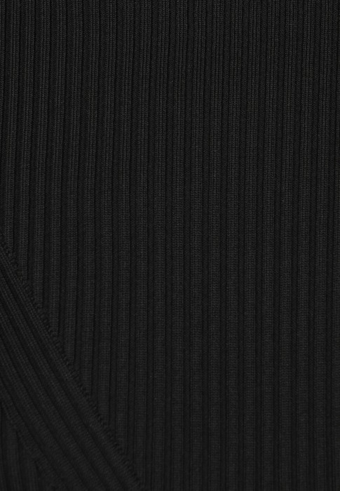 Товар черного цвета с внутренней стороны