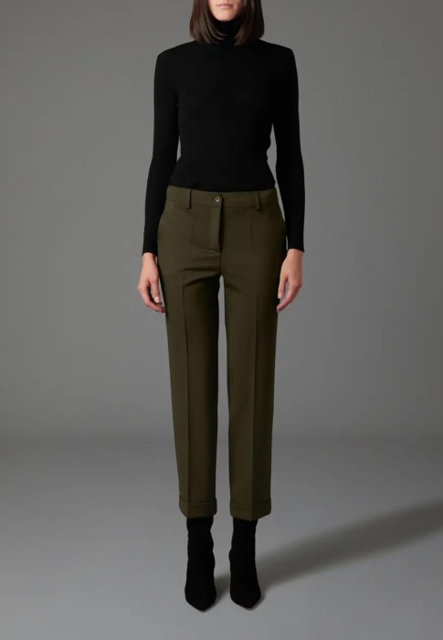 Товар черного цвета с внутренней стороны