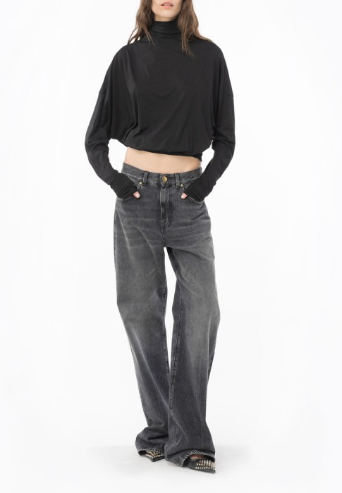 Товар черного цвета с внутренней стороны