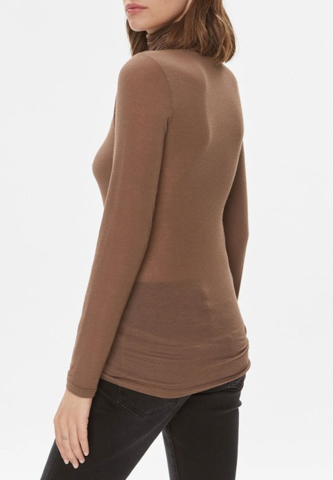 водолазка  по цене 18130 руб вид справа