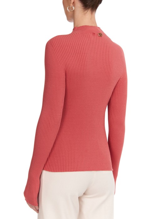 Товар розового цвета с внутренней стороны