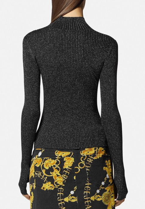 Товар черного цвета с внутренней стороны