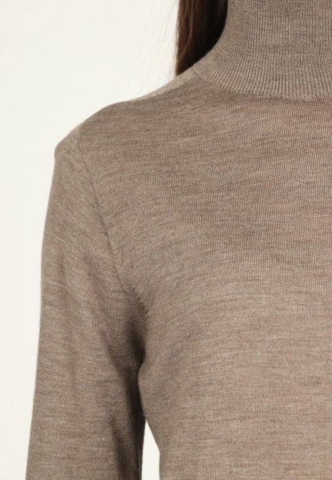 водолазка  из проверенных материалов спереди