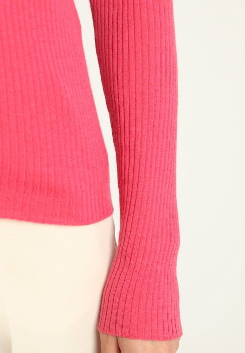 Товар розового цвета с внутренней стороны