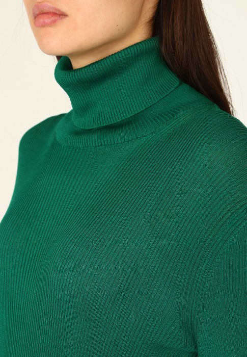 Товар зеленого цвета с внутренней стороны