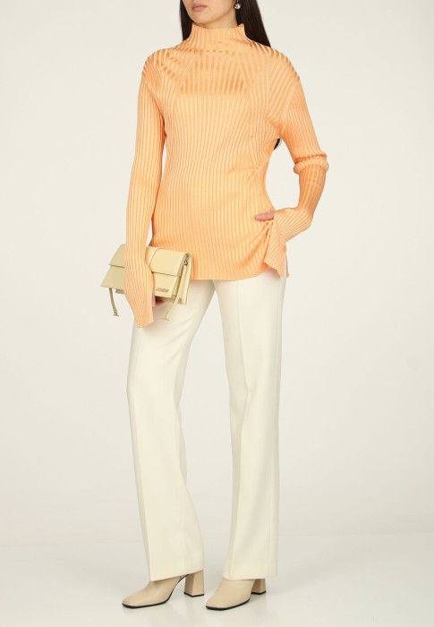 водолазка  по цене 53130 руб вид справа