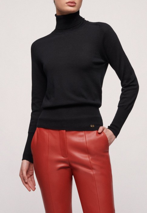 водолазка  по цене 26200 руб вид справа