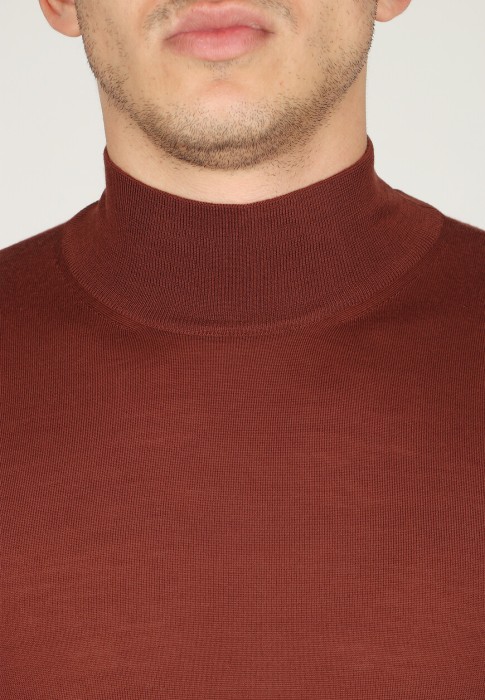 Товар бордового цвета с внутренней стороны