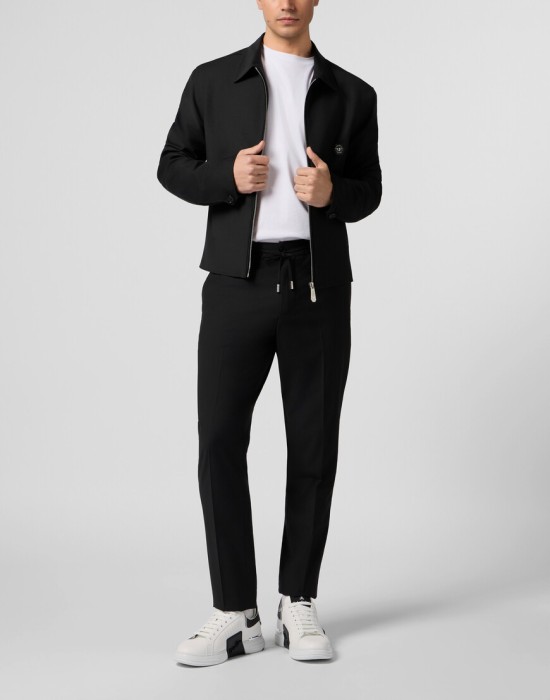 Товар черного цвета с внутренней стороны