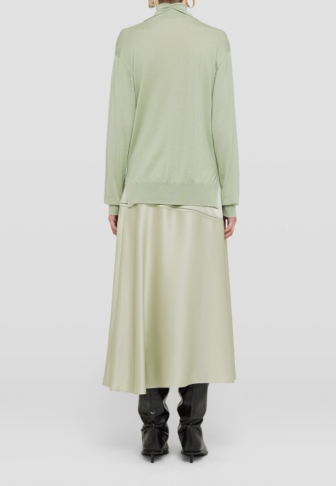 Товар зеленого цвета с внутренней стороны