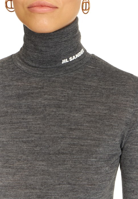 Товар серого цвета с внутренней стороны