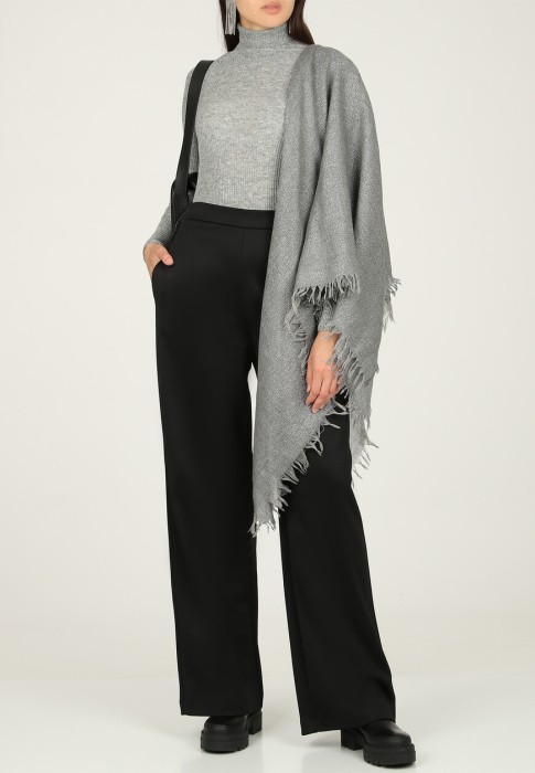 Товар серого цвета с внутренней стороны