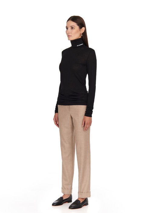 водолазка  от бренда jil sander вид слева