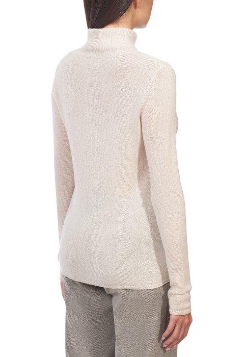 Товар бежевого цвета с внутренней стороны