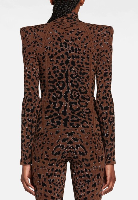 Товар коричневого цвета с внутренней стороны