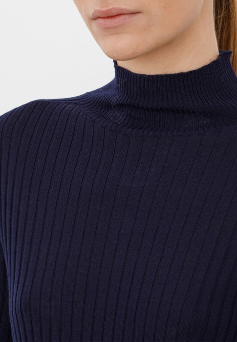 Товар синего цвета с внутренней стороны