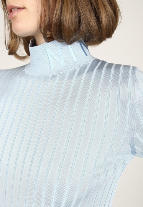 Товар голубого цвета с внутренней стороны